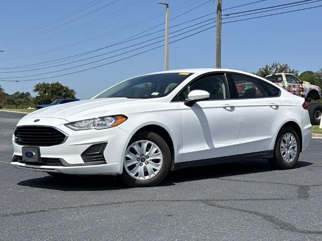2020 Ford Fusion S — photo 1 of 13