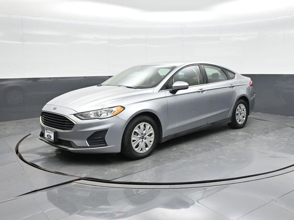 2020 Ford Fusion S — photo 1 of 2