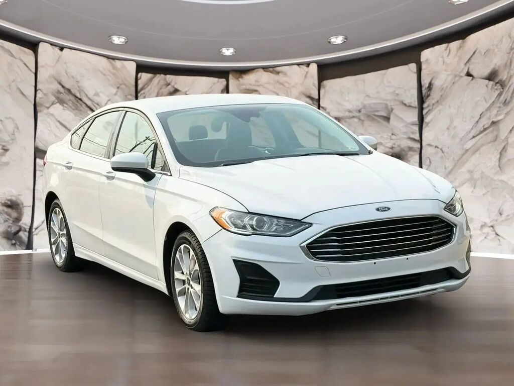 2020 Ford Fusion SE — photo 1 of 13