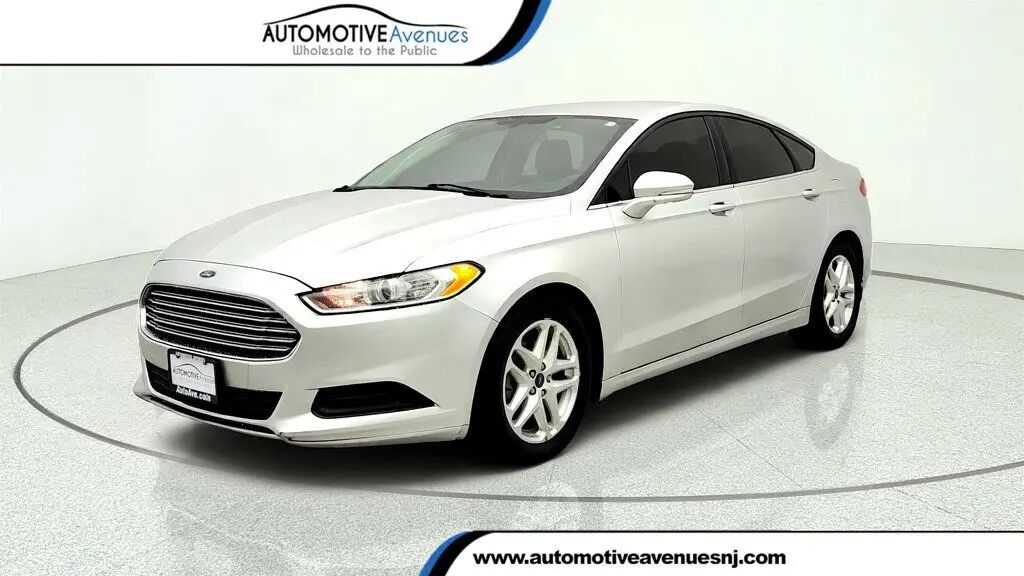 2016 Ford Fusion SE — photo 1 of 8