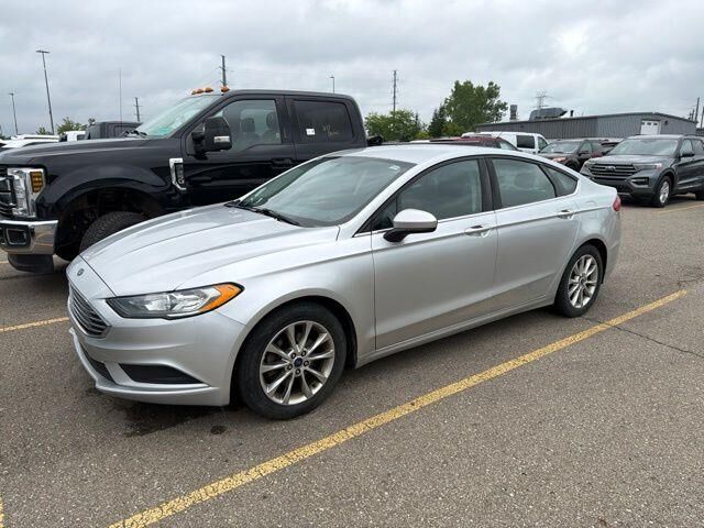 2017 Ford Fusion SE — photo 1 of 10