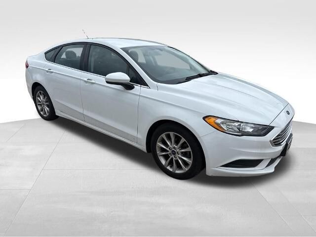 2017 Ford Fusion SE — photo 1 of 24
