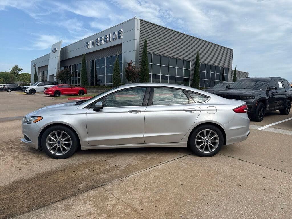 2017 Ford Fusion SE — photo 1 of 1