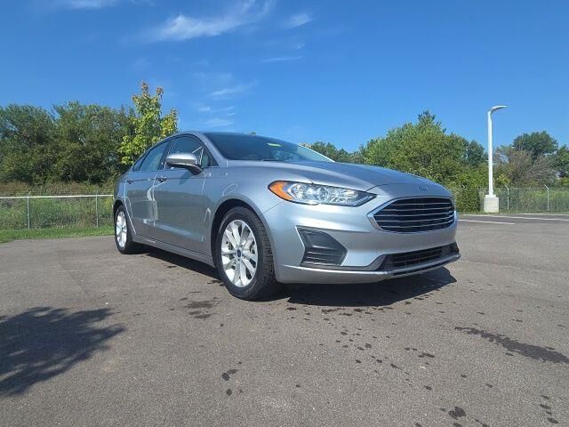 2020 Ford Fusion SE — photo 1 of 26