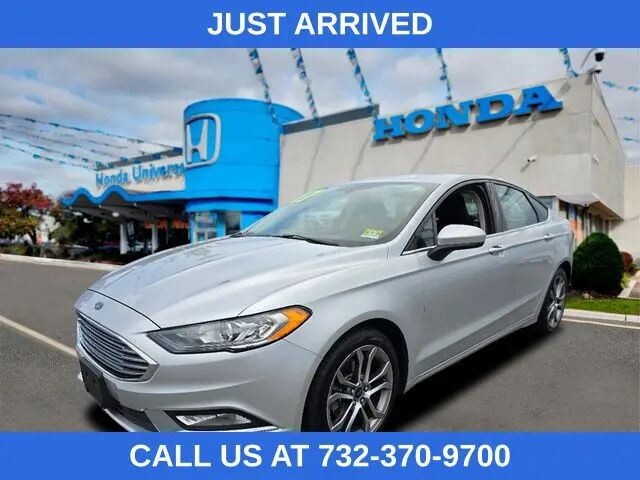 2017 Ford Fusion SE — photo 1 of 13