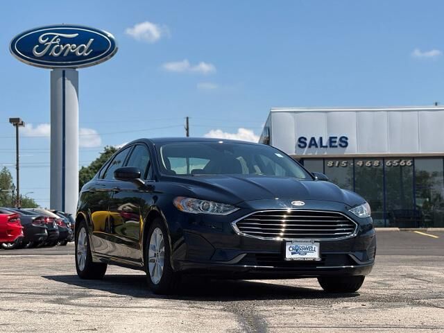 2020 Ford Fusion SE — photo 1 of 13