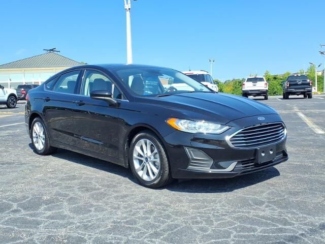 2020 Ford Fusion SE — photo 1 of 13