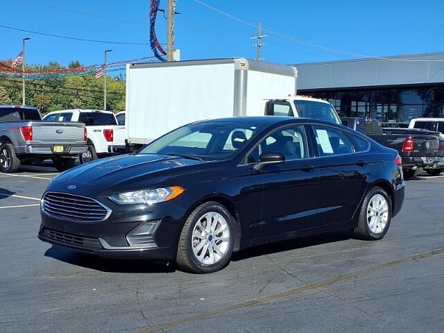 2020 Ford Fusion SE — photo 1 of 13