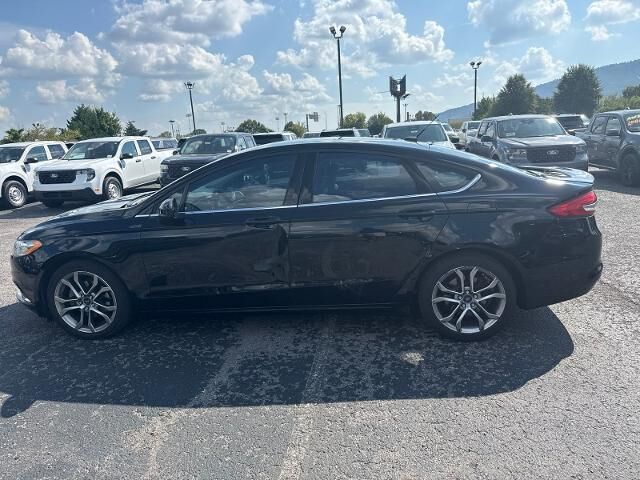 2017 Ford Fusion SE — photo 1 of 26
