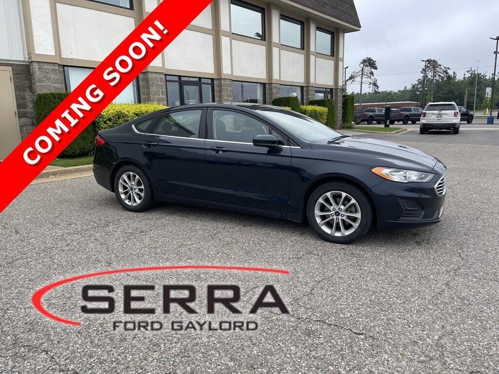2020 Ford Fusion SE — photo 1 of 1
