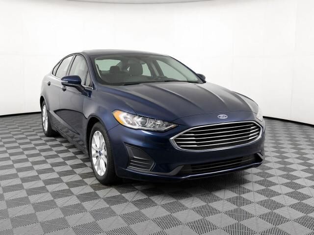 2020 Ford Fusion SE — photo 1 of 2