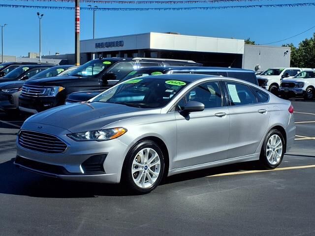 2020 Ford Fusion SE — photo 1 of 13