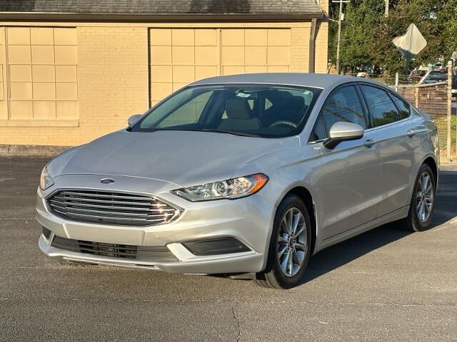 2017 Ford Fusion SE — photo 1 of 26