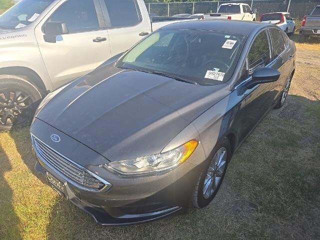 2017 Ford Fusion SE — photo 1 of 4