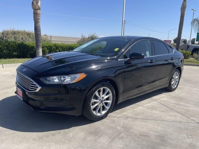 2017 Ford Fusion SE — photo 1 of 13
