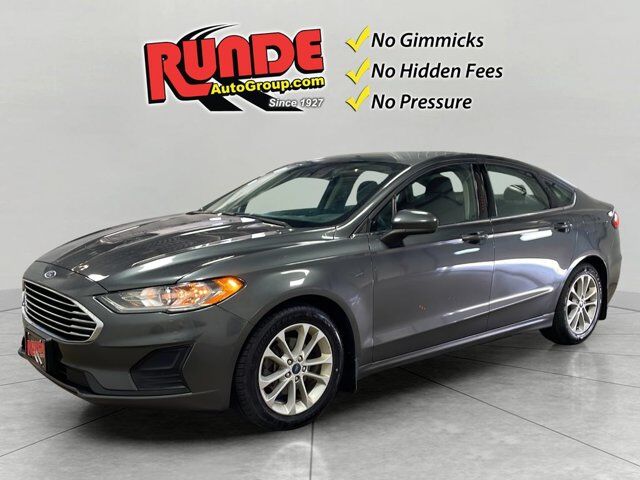 2020 Ford Fusion SE — photo 1 of 12