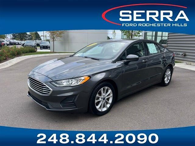 2020 Ford Fusion SE — photo 1 of 13
