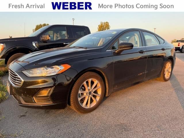 2020 Ford Fusion SE — photo 1 of 6