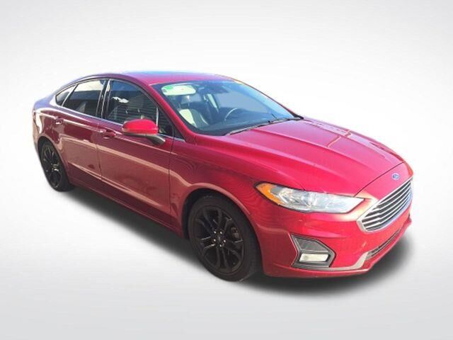 2020 Ford Fusion SE — photo 1 of 50