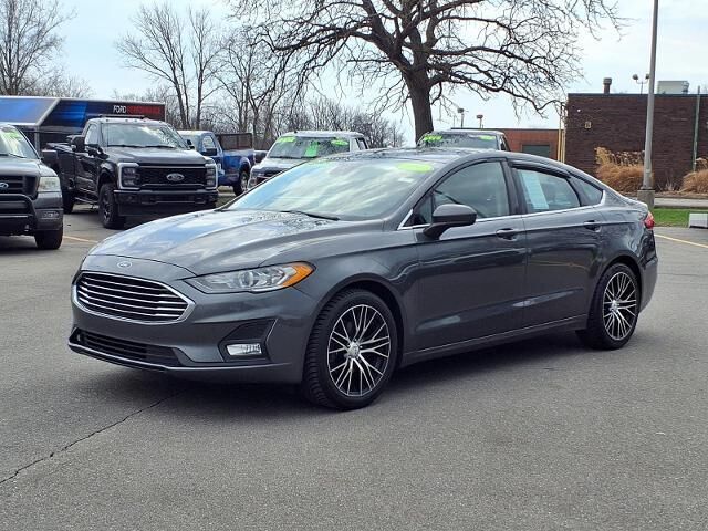 2019 Ford Fusion SE — photo 1 of 13