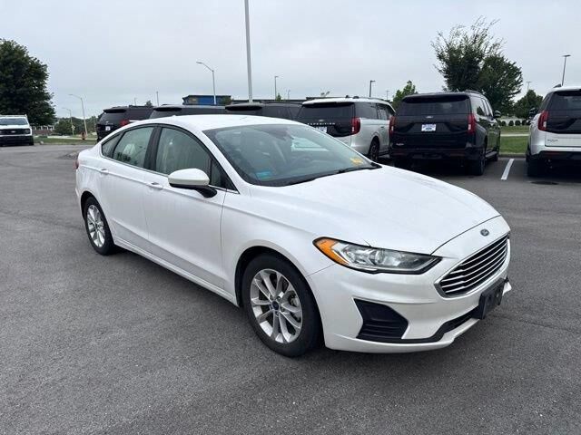 2019 Ford Fusion SE — photo 1 of 13
