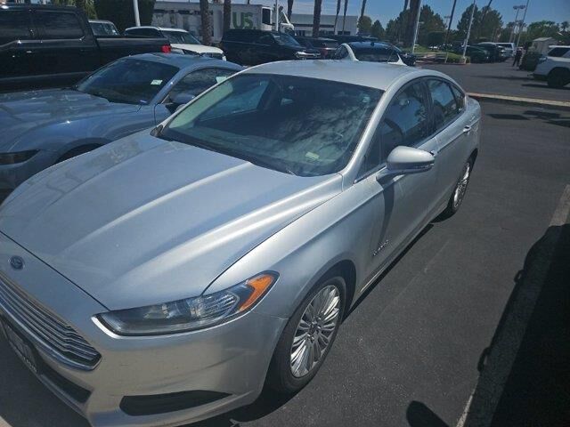 2015 Ford Fusion Hybrid SE — photo 1 of 3