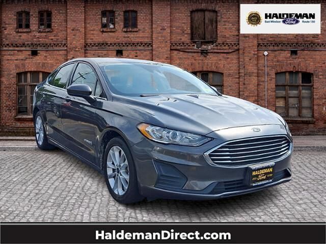 2019 Ford Fusion Hybrid SE — photo 1 of 20