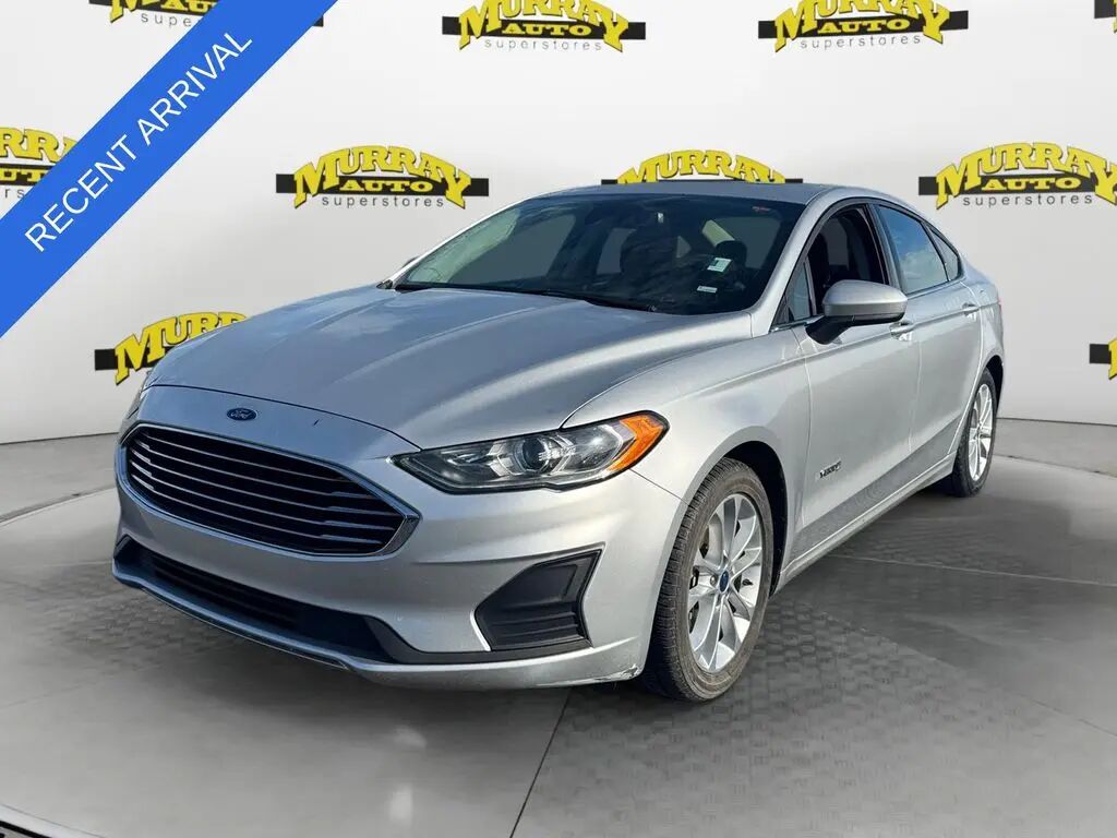 2019 Ford Fusion Hybrid SE — photo 1 of 79