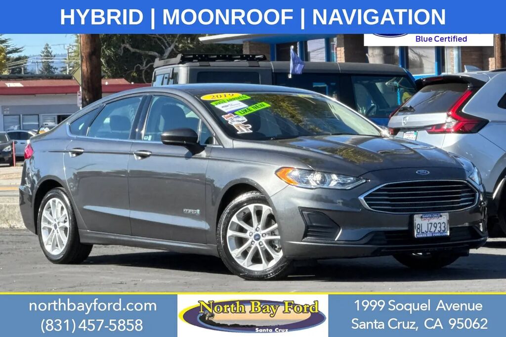 2019 Ford Fusion Hybrid SE — photo 1 of 13