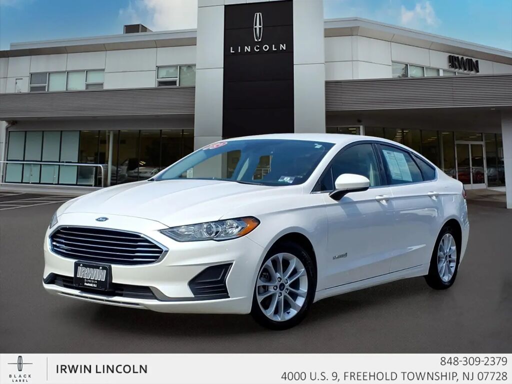 2019 Ford Fusion Hybrid SE — photo 1 of 23