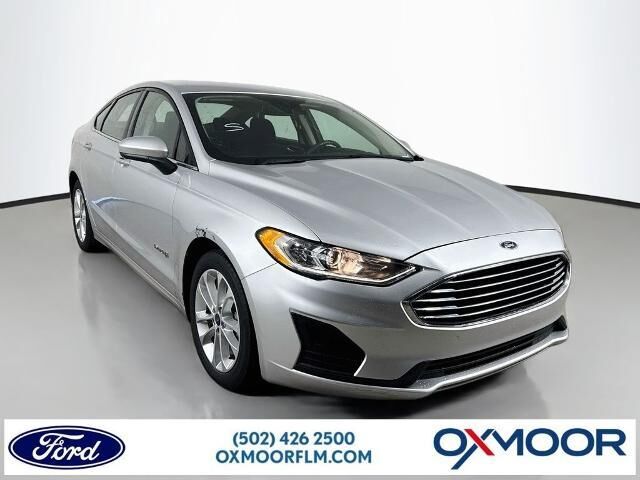 2019 Ford Fusion Hybrid SE — photo 1 of 13