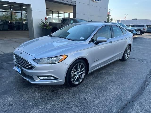 2017 Ford Fusion Hybrid SE — photo 1 of 13