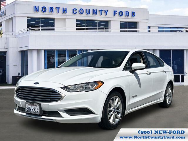2017 Ford Fusion Hybrid SE — photo 1 of 45