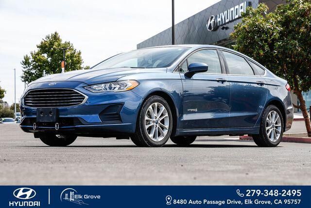 2019 Ford Fusion Hybrid SE — photo 1 of 13