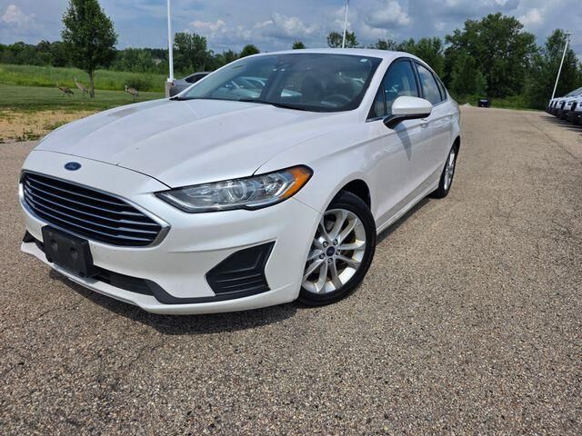 2020 Ford Fusion Hybrid SE — photo 1 of 13