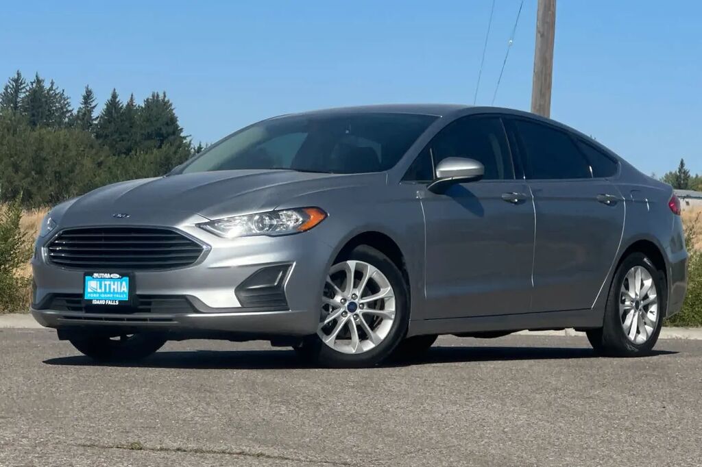 2020 Ford Fusion Hybrid SE — photo 1 of 13