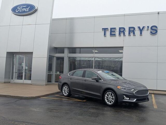 2019 Ford Fusion Energi Titanium — photo 1 of 1