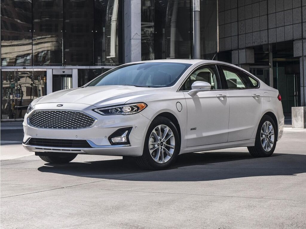 2019 Ford Fusion Energi Titanium — photo 1 of 2