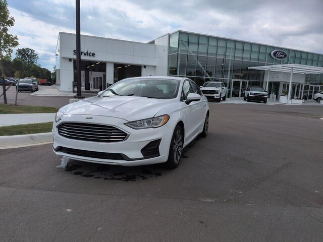 2020 Ford Fusion SE — photo 1 of 26