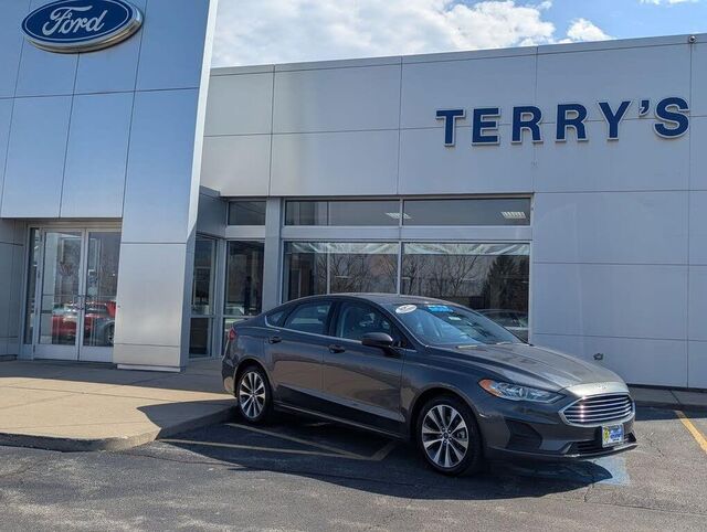 2020 Ford Fusion SE — photo 1 of 1