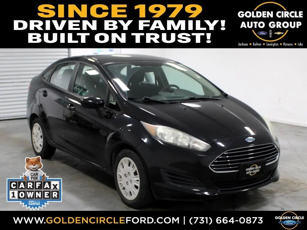 2015 Ford Fiesta S — photo 1 of 11