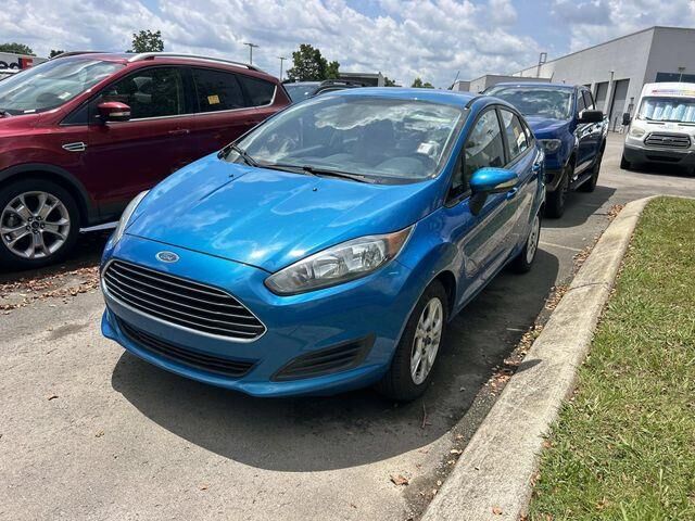 2014 Ford Fiesta SE — photo 1 of 13
