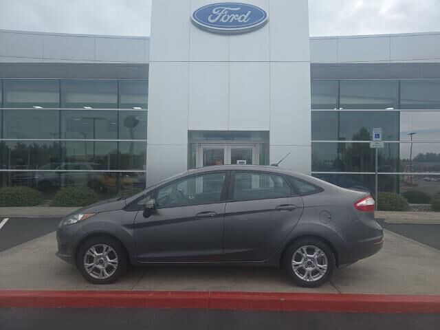 2014 Ford Fiesta SE — photo 1 of 26