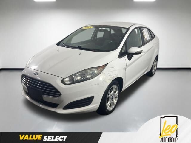 2015 Ford Fiesta SE — photo 1 of 12