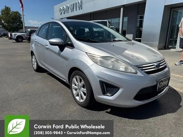2012 Ford Fiesta SE — photo 1 of 12