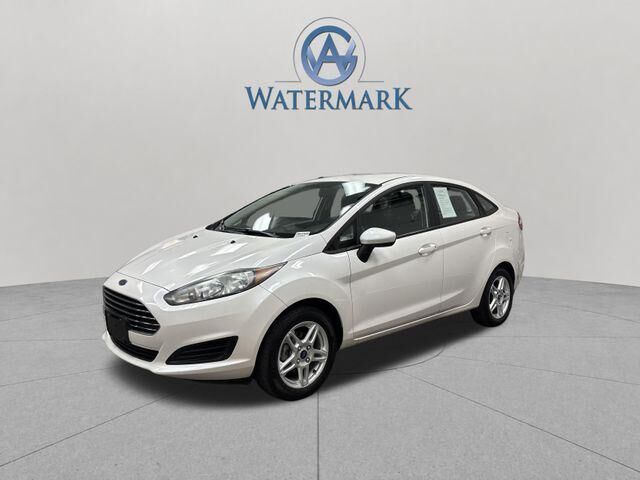 2018 Ford Fiesta SE — photo 1 of 13