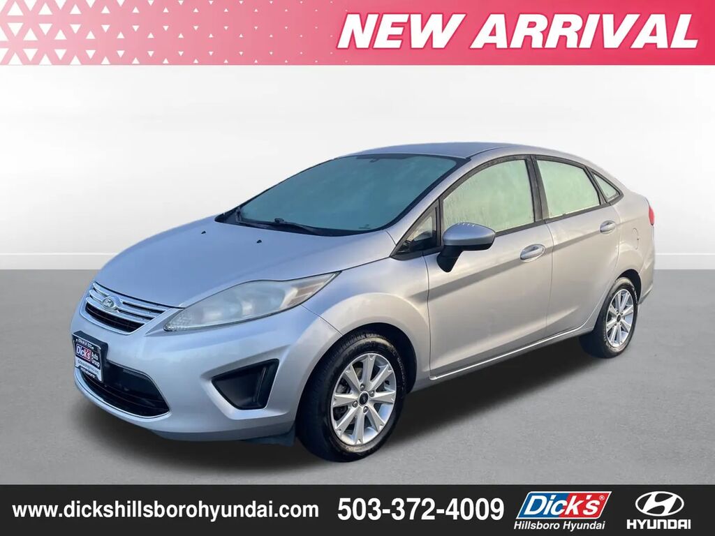 2011 Ford Fiesta SE — photo 1 of 6