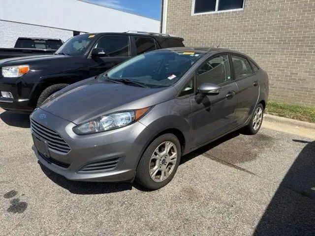 2014 Ford Fiesta SE — photo 1 of 39