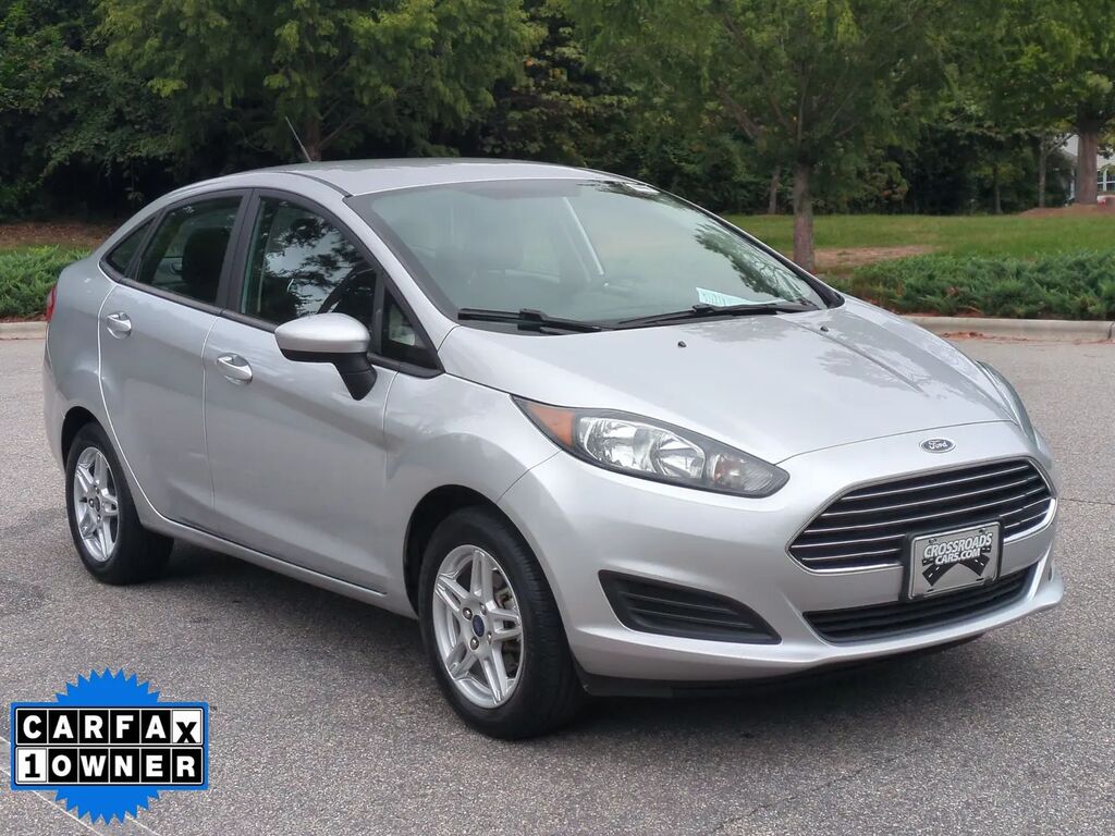 2018 Ford Fiesta SE — photo 1 of 13
