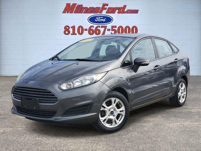 2015 Ford Fiesta SE — photo 1 of 13